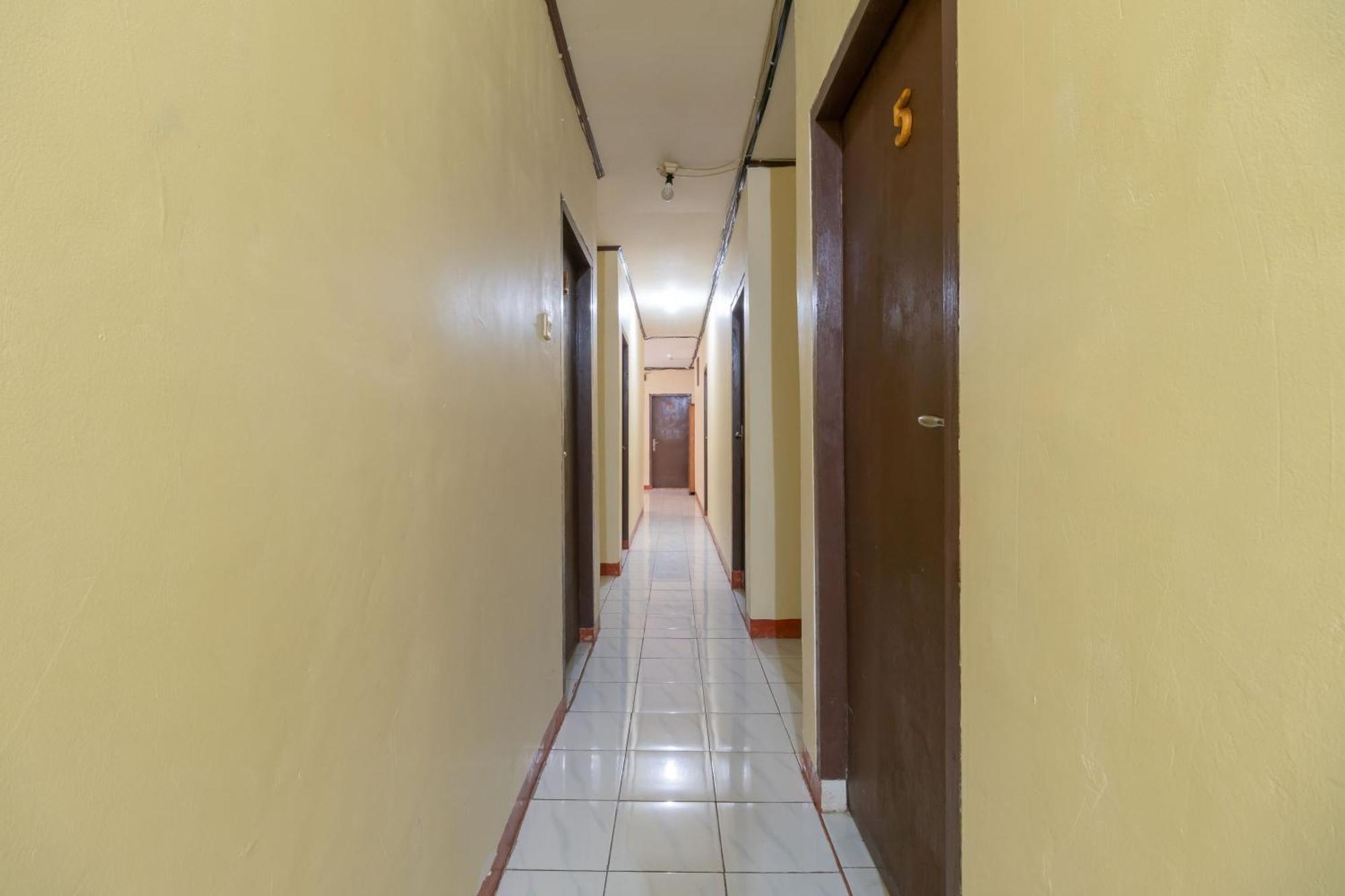 Reddoorz Near Pondok Indah Water Park Jakarta Ngoại thất bức ảnh