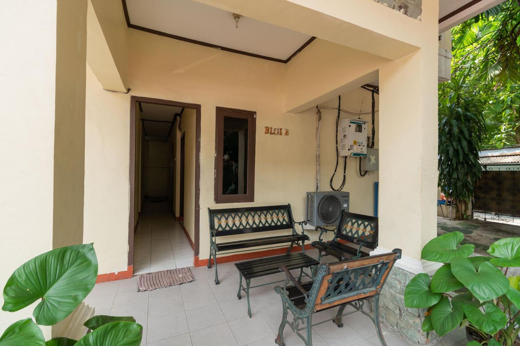 Reddoorz Near Pondok Indah Water Park Jakarta Ngoại thất bức ảnh