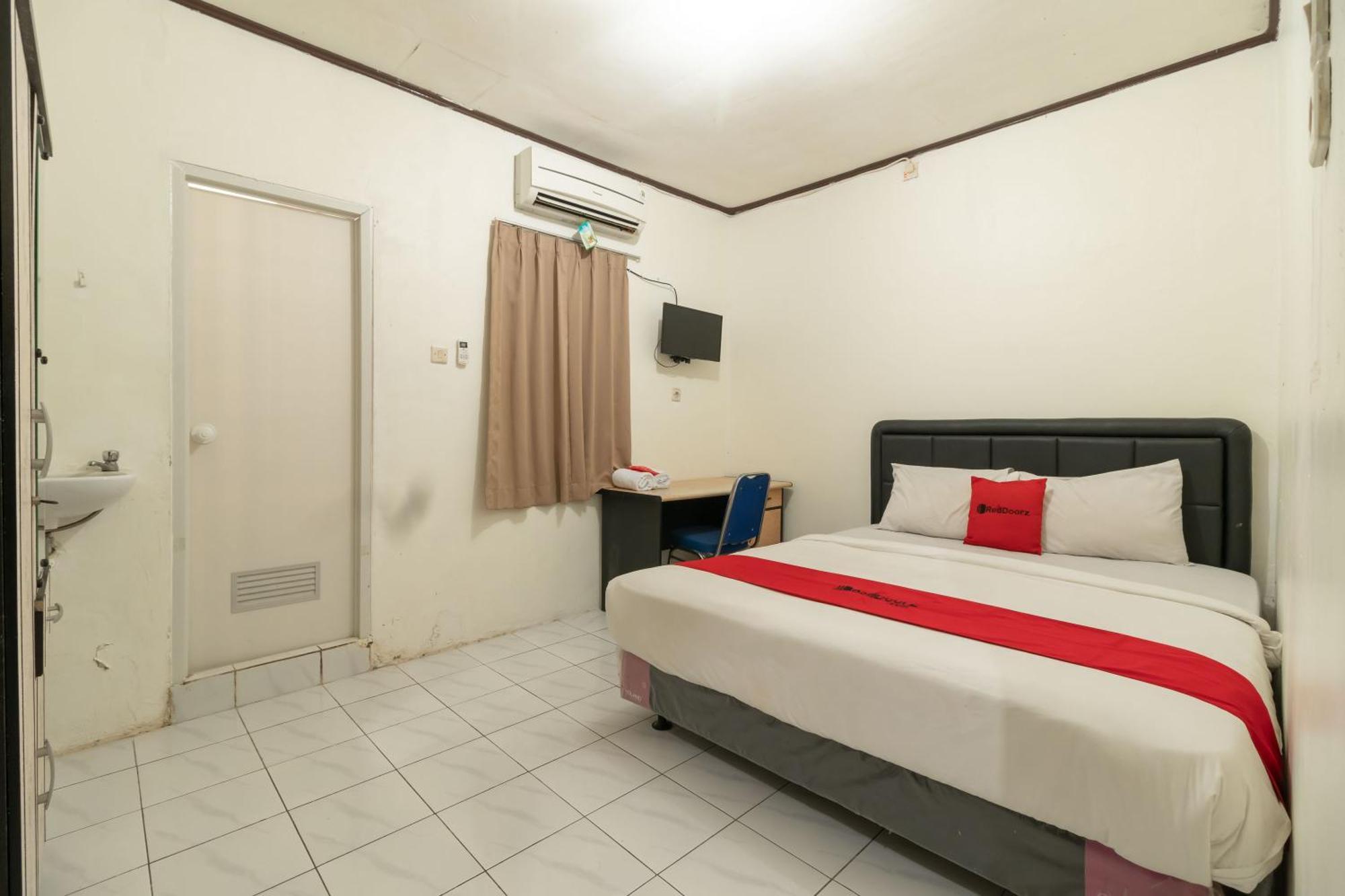 Reddoorz Near Pondok Indah Water Park Jakarta Ngoại thất bức ảnh