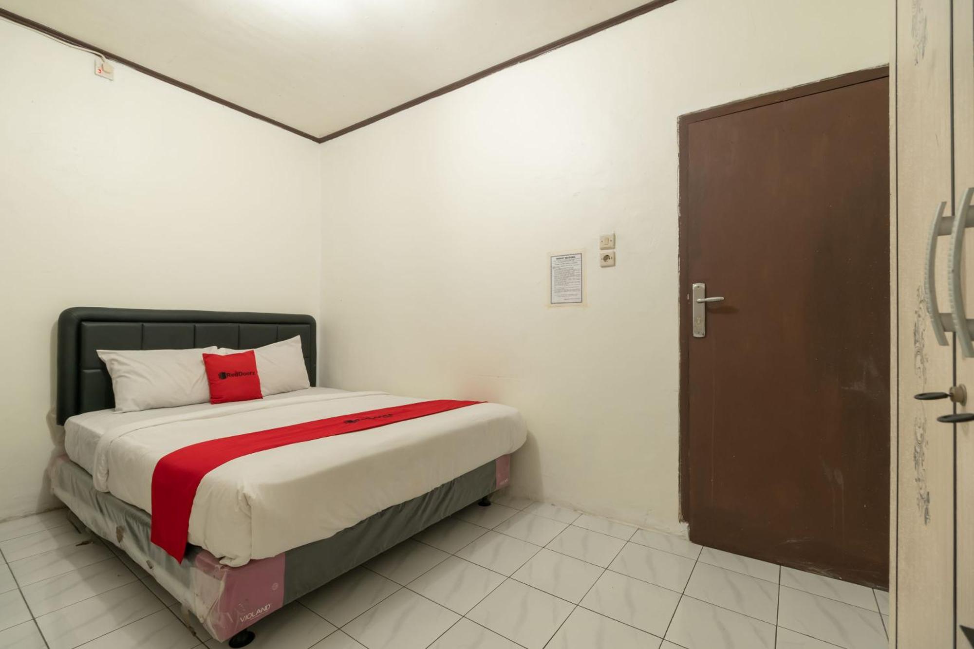 Reddoorz Near Pondok Indah Water Park Jakarta Ngoại thất bức ảnh